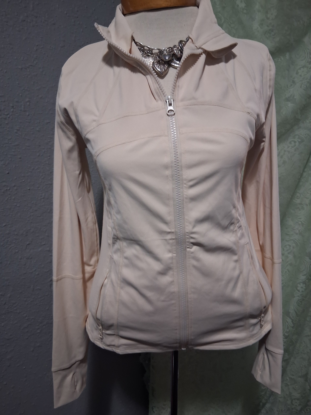 Lightweight Cream Full-Zip Athletic Jacket - Thumbholes
